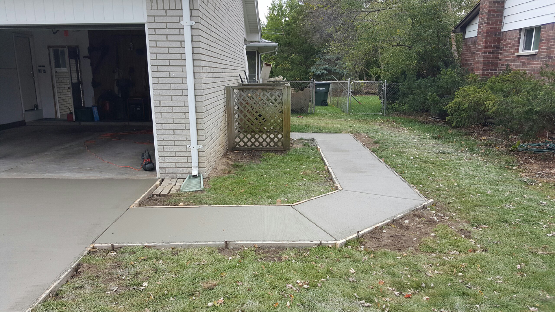 Cement Driveway And Sidewalk Replacement - Concrete Driveway | Patio